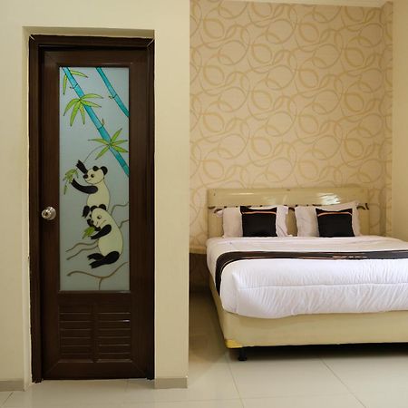Oyo 1616 Hotel Central City 2 Tanjung Pandan Εξωτερικό φωτογραφία