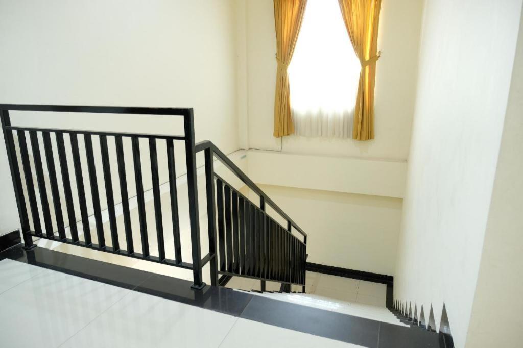 Oyo 1616 Hotel Central City 2 Tanjung Pandan Εξωτερικό φωτογραφία